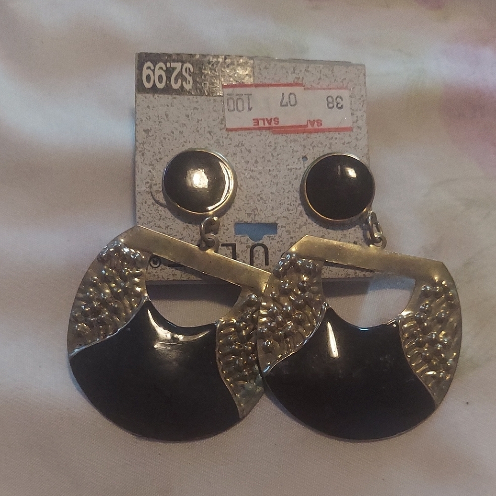 8/$10 5 Pcs For $6 Vintage Set Of Silver and Gold Earrings Set (1) - Picture 6 of 10